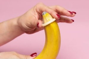 飞机杯对身体有什么危害？需要戴套撸吗？